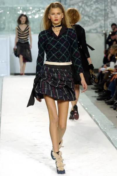 Look 15